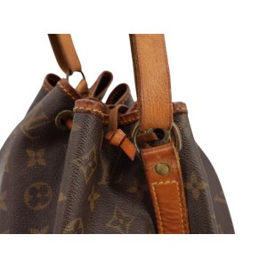 Louis Vuitton Noe Petit Monogram Canvas Carrier bags Louis Vuitton 30
