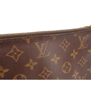 Louis Vuitton Pochette Accessoires NM Monogram Canvas Handtaschen Louis Vuitton 33