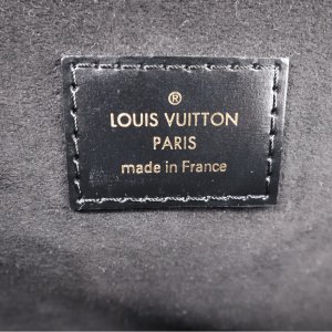 Louis Vuitton Pochette Metis Monogram Reverse Canvas Handtaschen Louis Vuitton 42