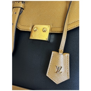 Louis Vuitton The Arch PM Handtaschen Louis Vuitton 35