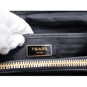 Prada Nylon Tasche mit Schulterriemen Handtaschen Prada 35