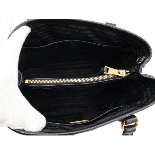 Prada Nylon Tasche mit Schulterriemen Handtaschen Prada 16