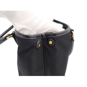 Prada Nylon Tasche mit Schulterriemen Handtaschen Prada 33